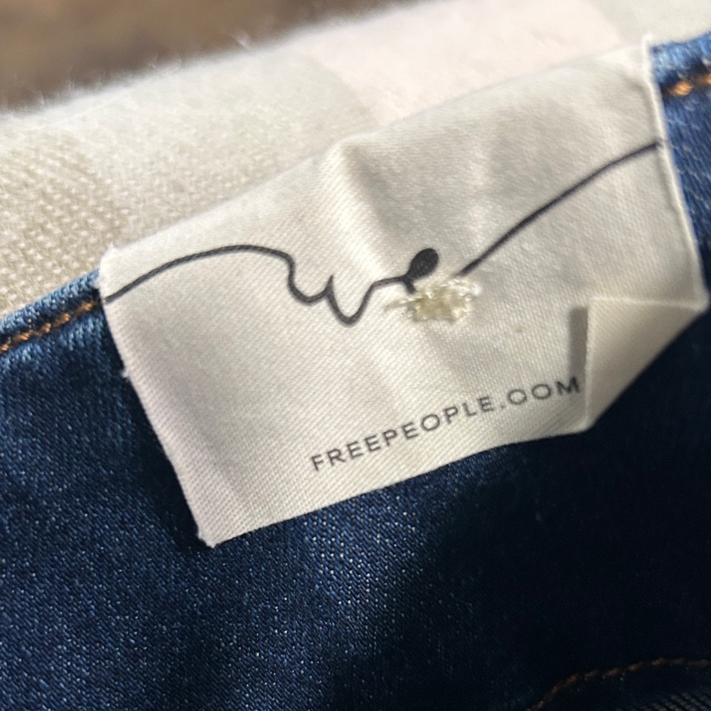 We The Free - Jayde Crop Flare - Dark Blue High-Rise Flare Jeans - Picture 5 of 8